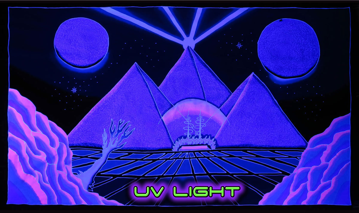 UV Wallhanging : Space Pyramid