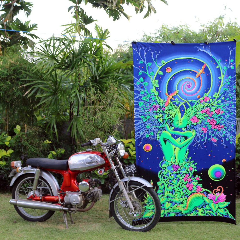 UV Wallhanging : Nature's Embrace – Space Tribe